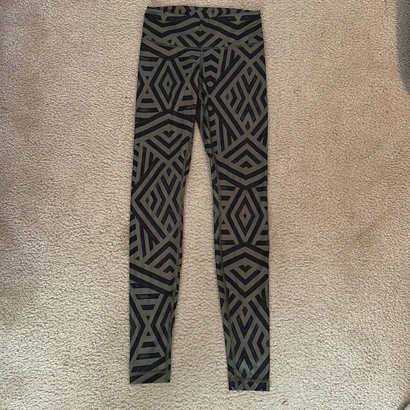 Lululemon Women’s Long Leggings Size 4 - Picture 1 of 3